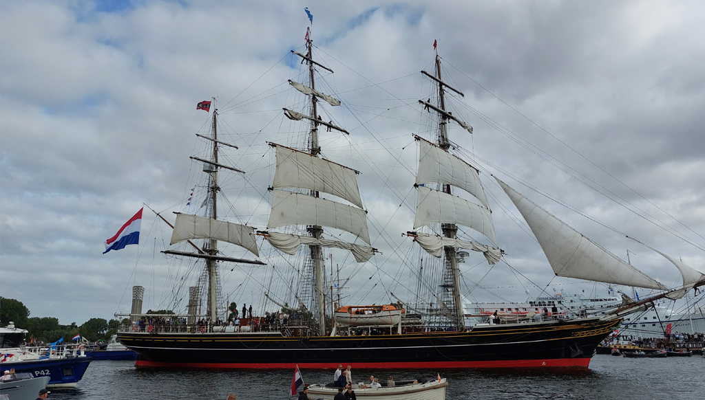 Sail 2025 met Pegamento